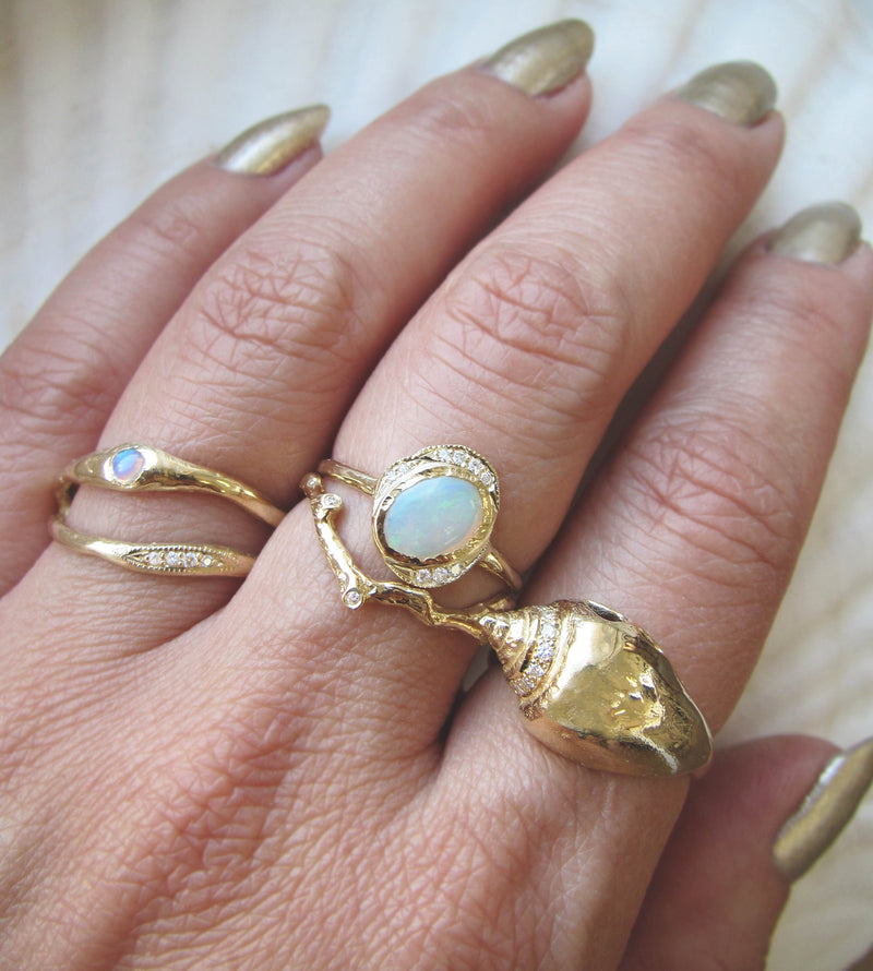 Golden Queen's Flower Decor Ring – GIVA Jewellery