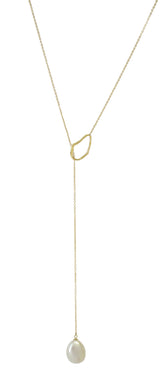 Long 14K gold necklace with pearl.