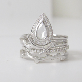 14k White gold ring with diamonds