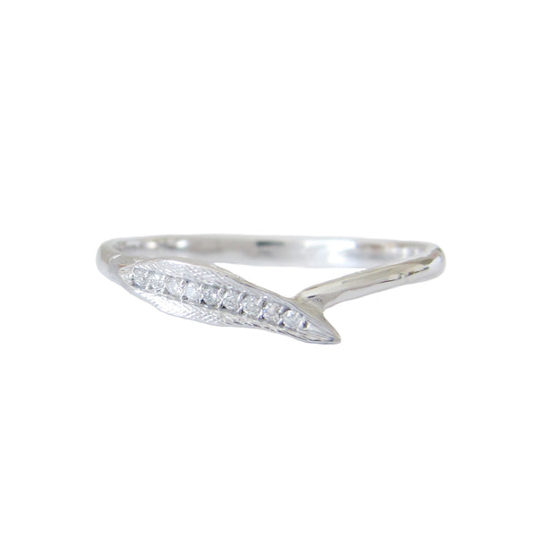 14K White gold ring with diamonds. 